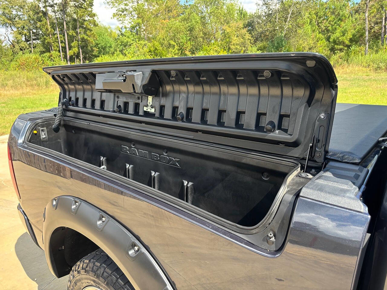 Used 2015 RAM 1500 Express image 30