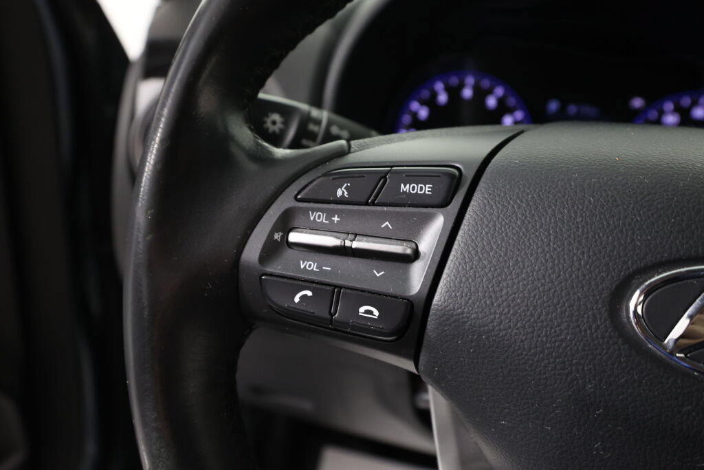 Used 2020 Hyundai Kona SEL AWD/4WD image 32
