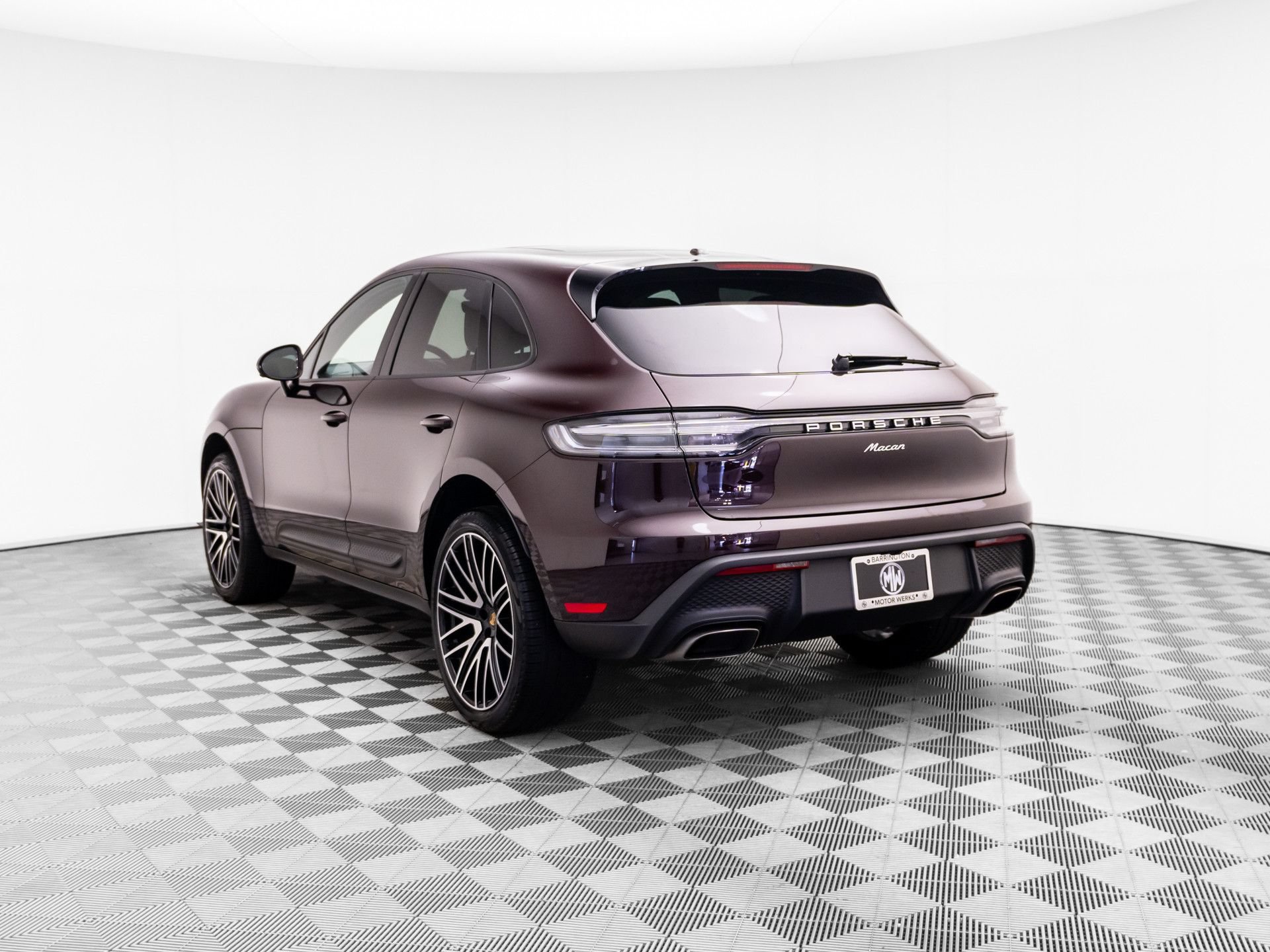 Certified 2026 Porsche Macan AWD/4WD image 3