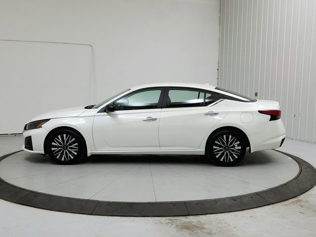 Used 2025 Nissan Altima 2.5 SV FWD image 4