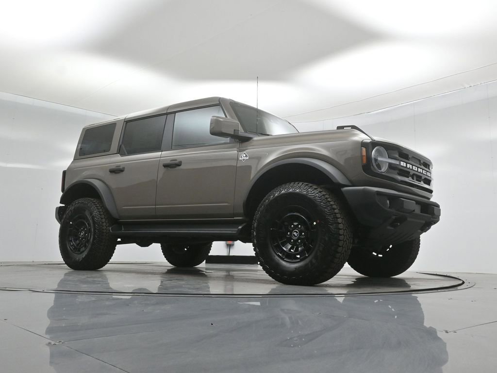 New 2026 Ford Bronco Outer Banks w/ Sasquatch Package AWD/4WD image 3