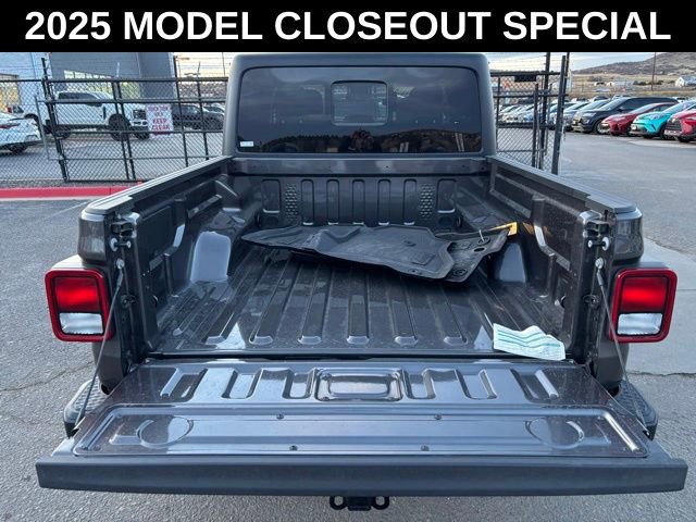 New 2025 Jeep Gladiator Sport AWD/4WD image 19