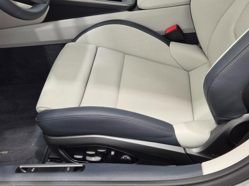 Certified 2025 Porsche 911 Carrera image 26