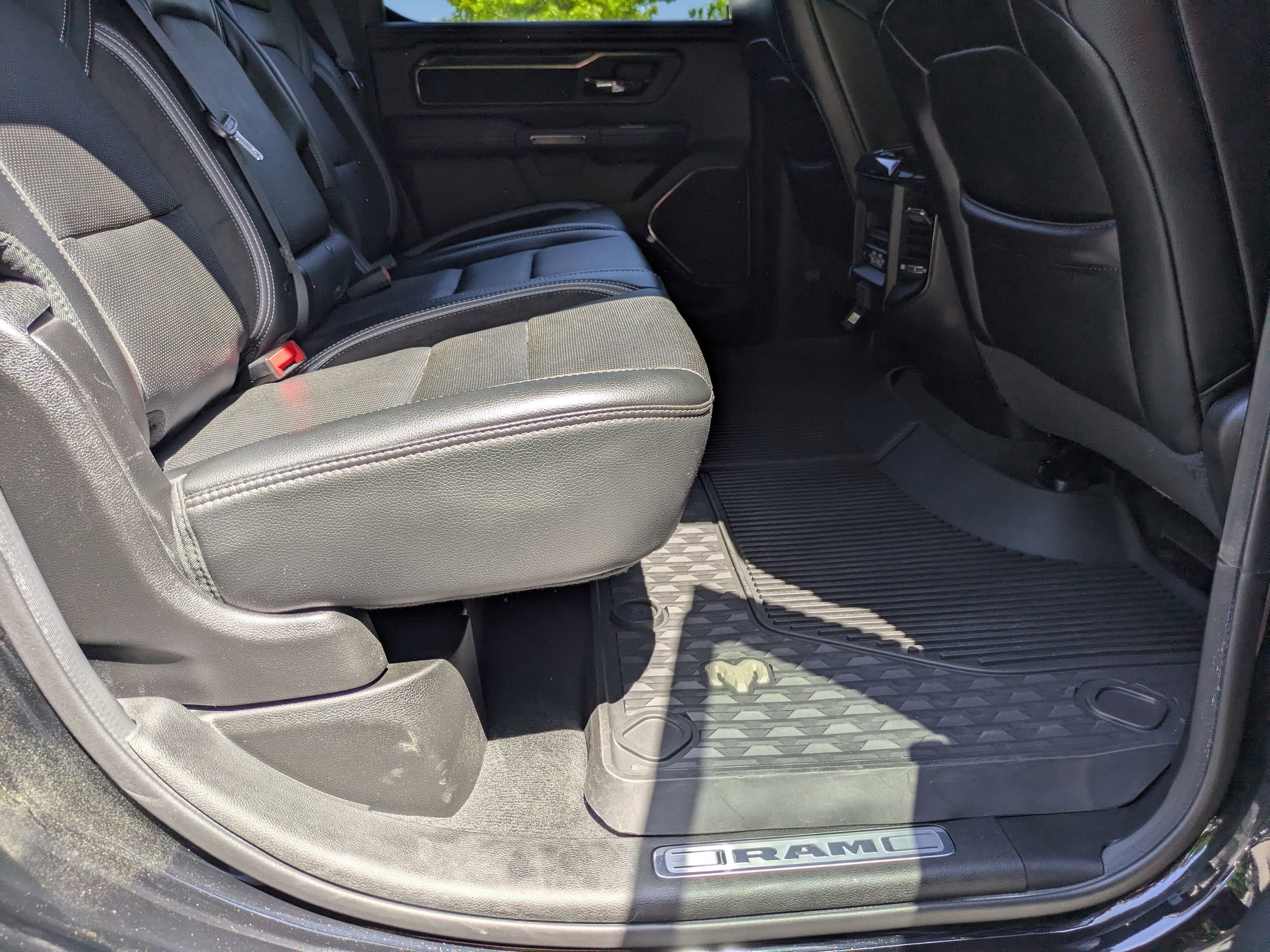 Used 2022 RAM 1500 Laramie AWD/4WD image 37