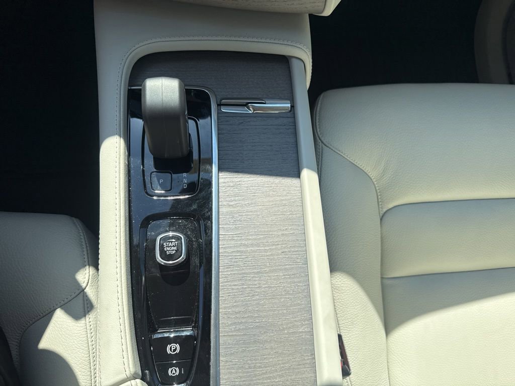 Used 2023 Volvo XC90 B5 Plus w/ Protection Package Premier image 23