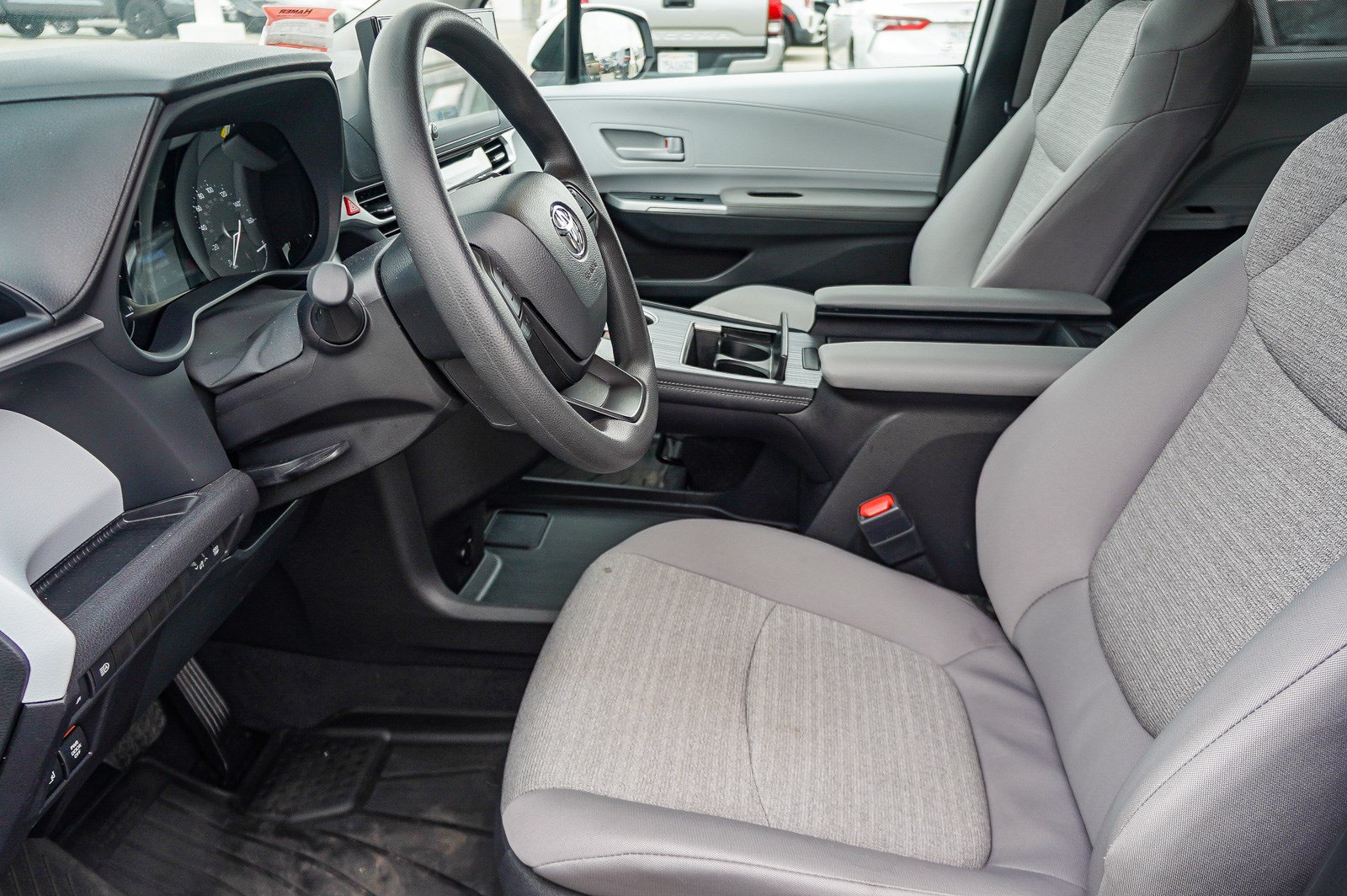Used 2025 Toyota Sienna LE w/ LE Plus Package AWD/4WD image 18