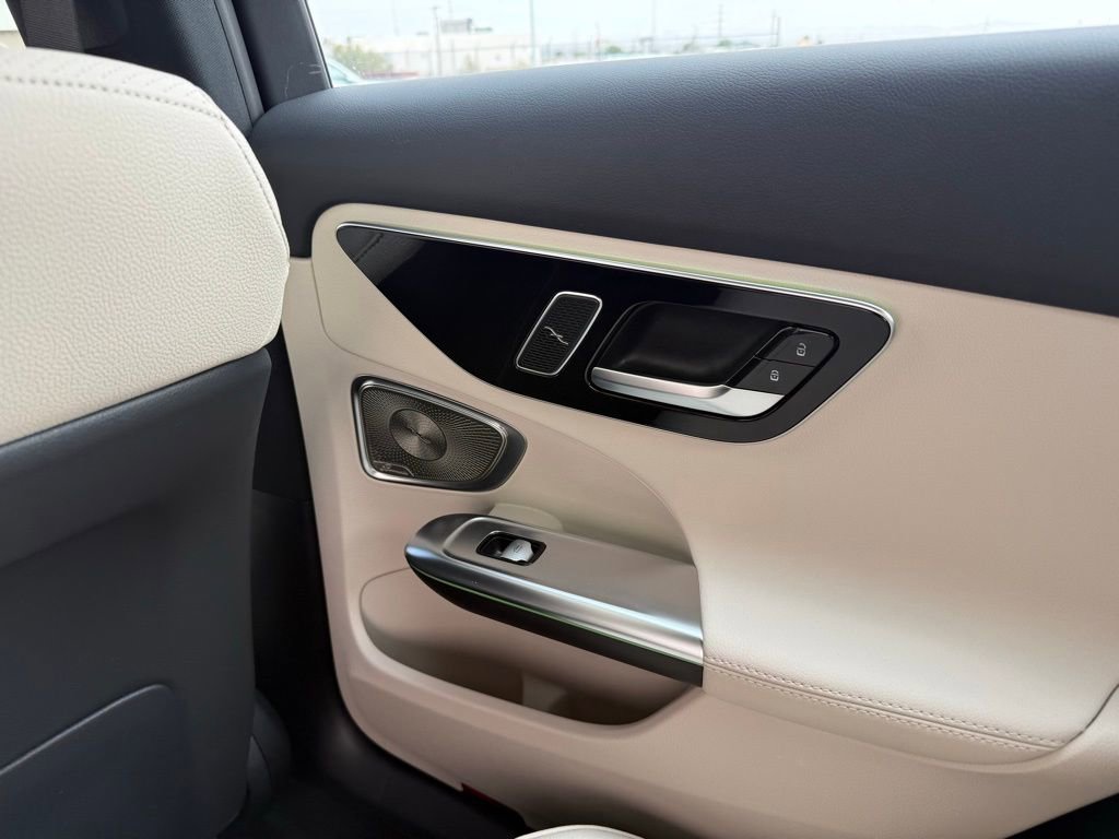 Used 2025 Mercedes-Benz C 300 Sedan image 14