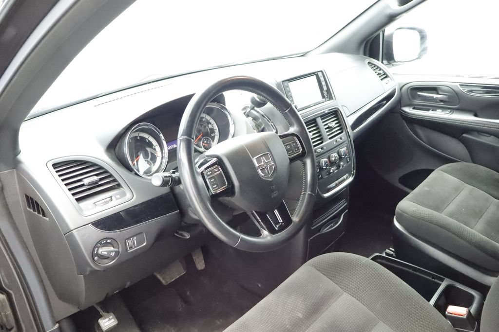 Used 2018 Dodge Grand Caravan SE FWD image 19