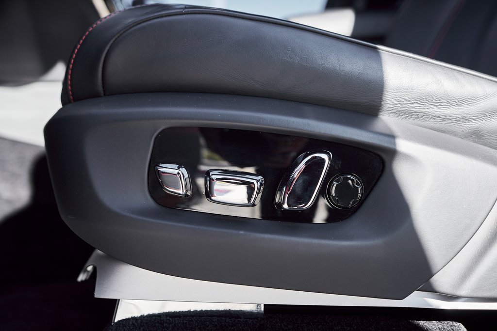 Used 2022 Rolls-Royce Cullinan Black Badge image 37