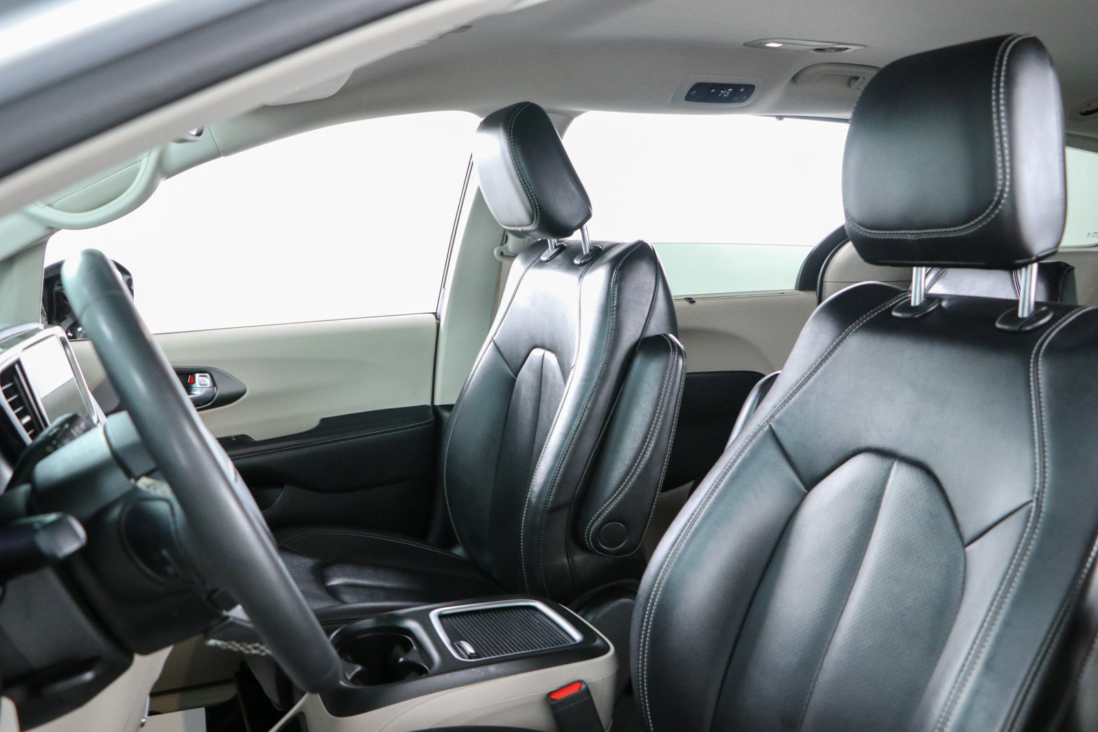 Used 2024 Chrysler Pacifica Touring-L FWD image 23