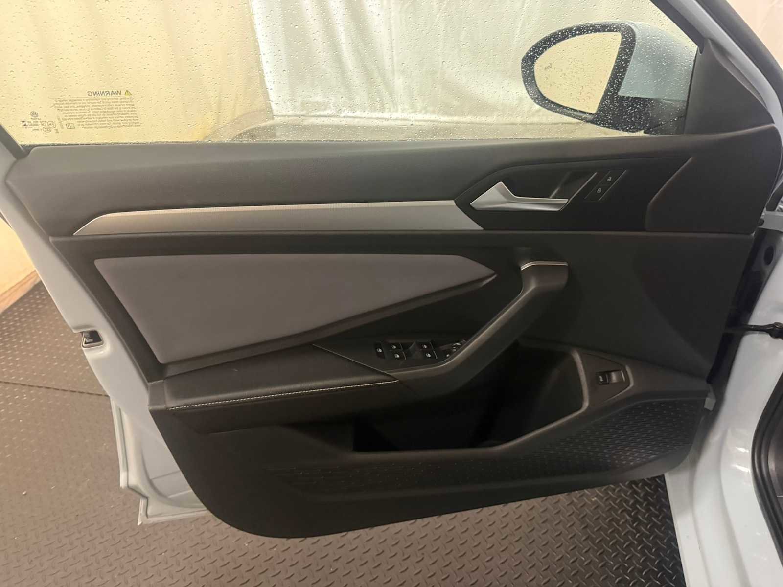 Certified 2025 Volkswagen Jetta SE w/ Sunroof Package image 20