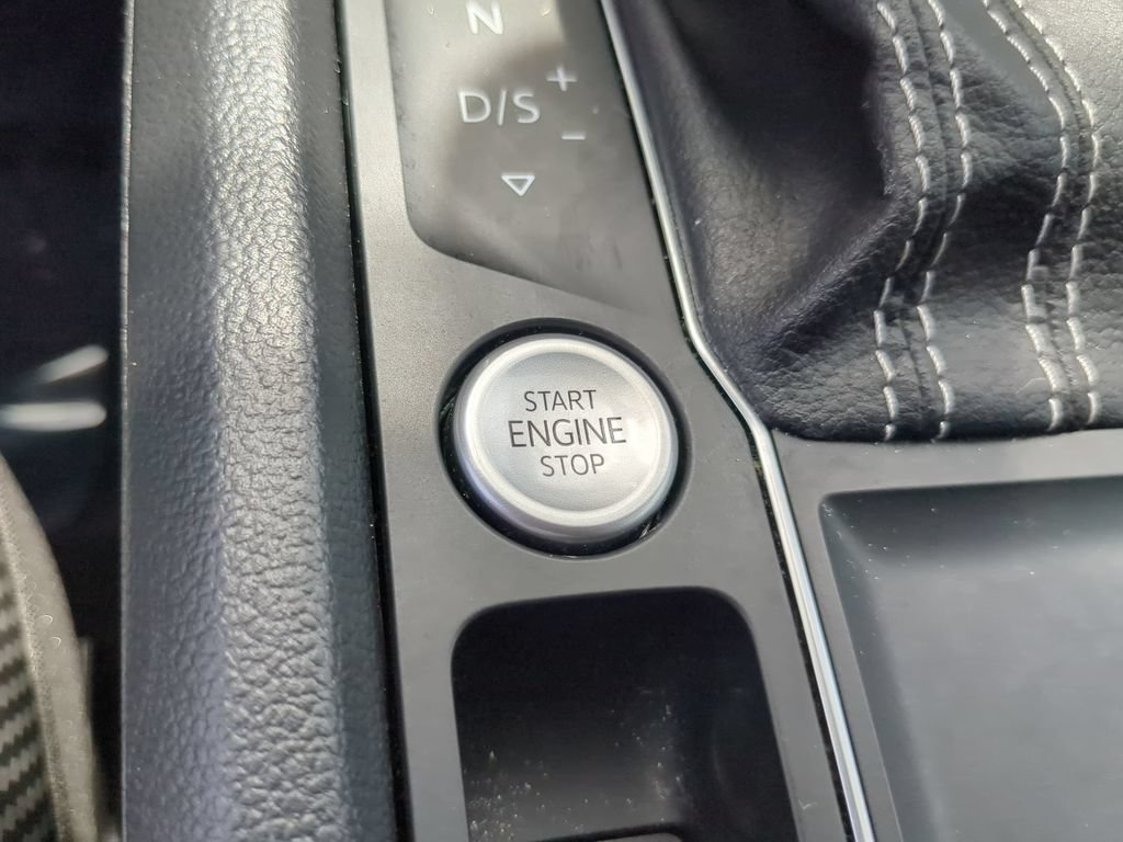 Certified 2023 Volkswagen Atlas Cross Sport SE FWD image 32