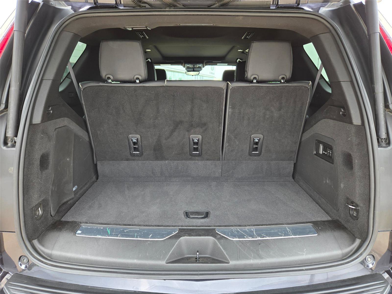 Used 2022 Cadillac Escalade Premium Luxury AWD/4WD image 33