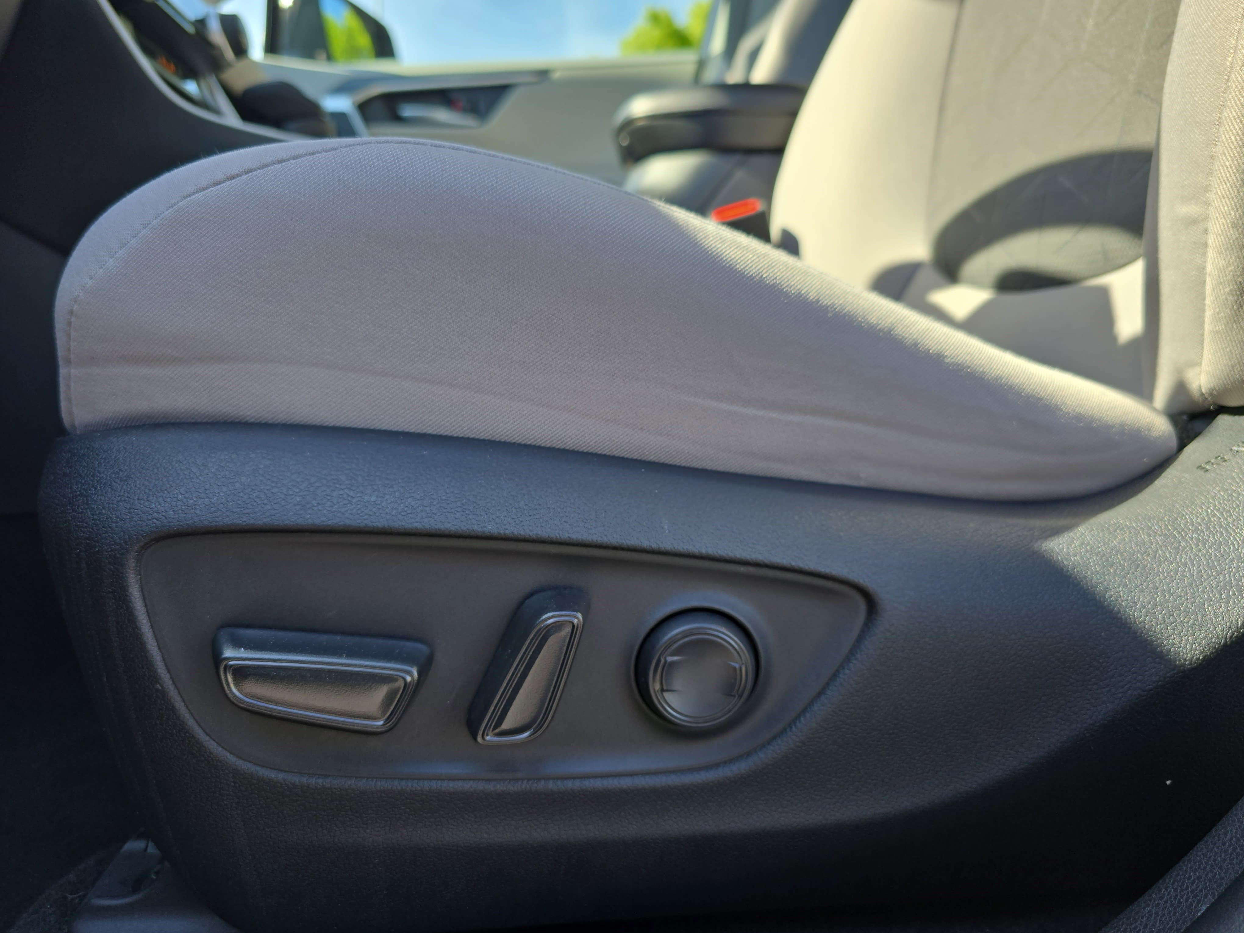 Used 2023 Toyota RAV4 XLE w/ Convenience Package FWD image 30