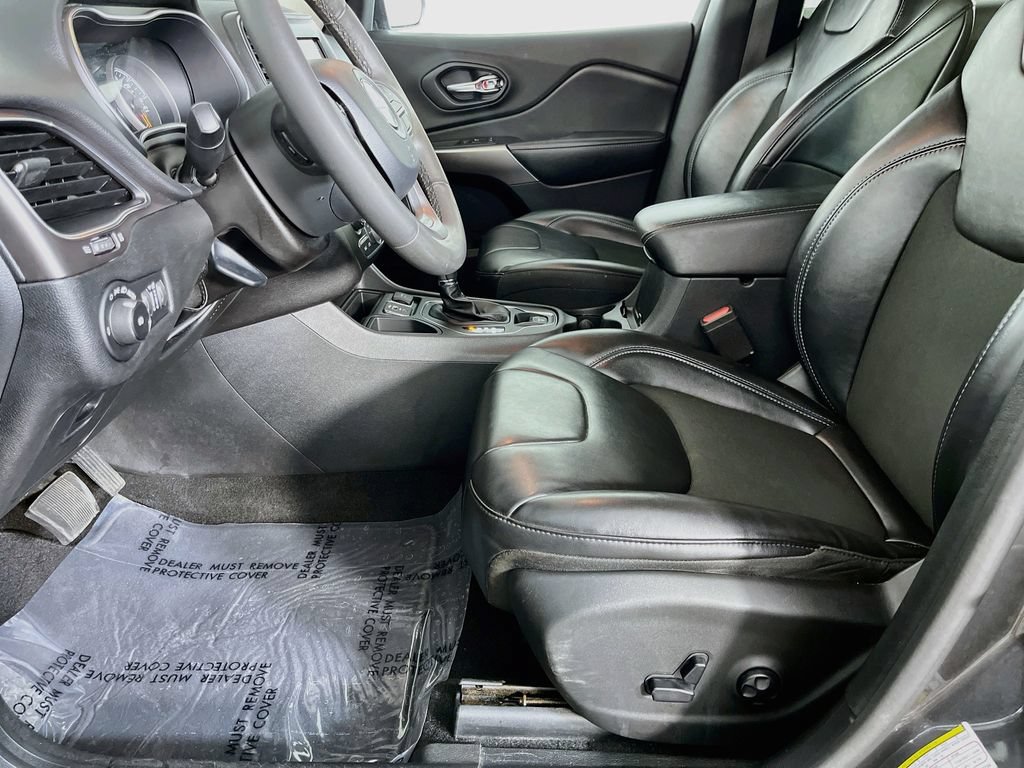 Used 2020 Jeep Cherokee Latitude Plus FWD image 26