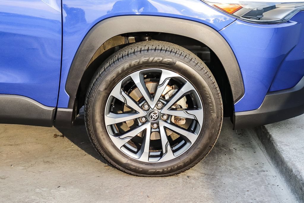 Used 2022 Toyota Corolla Cross XLE FWD image 11