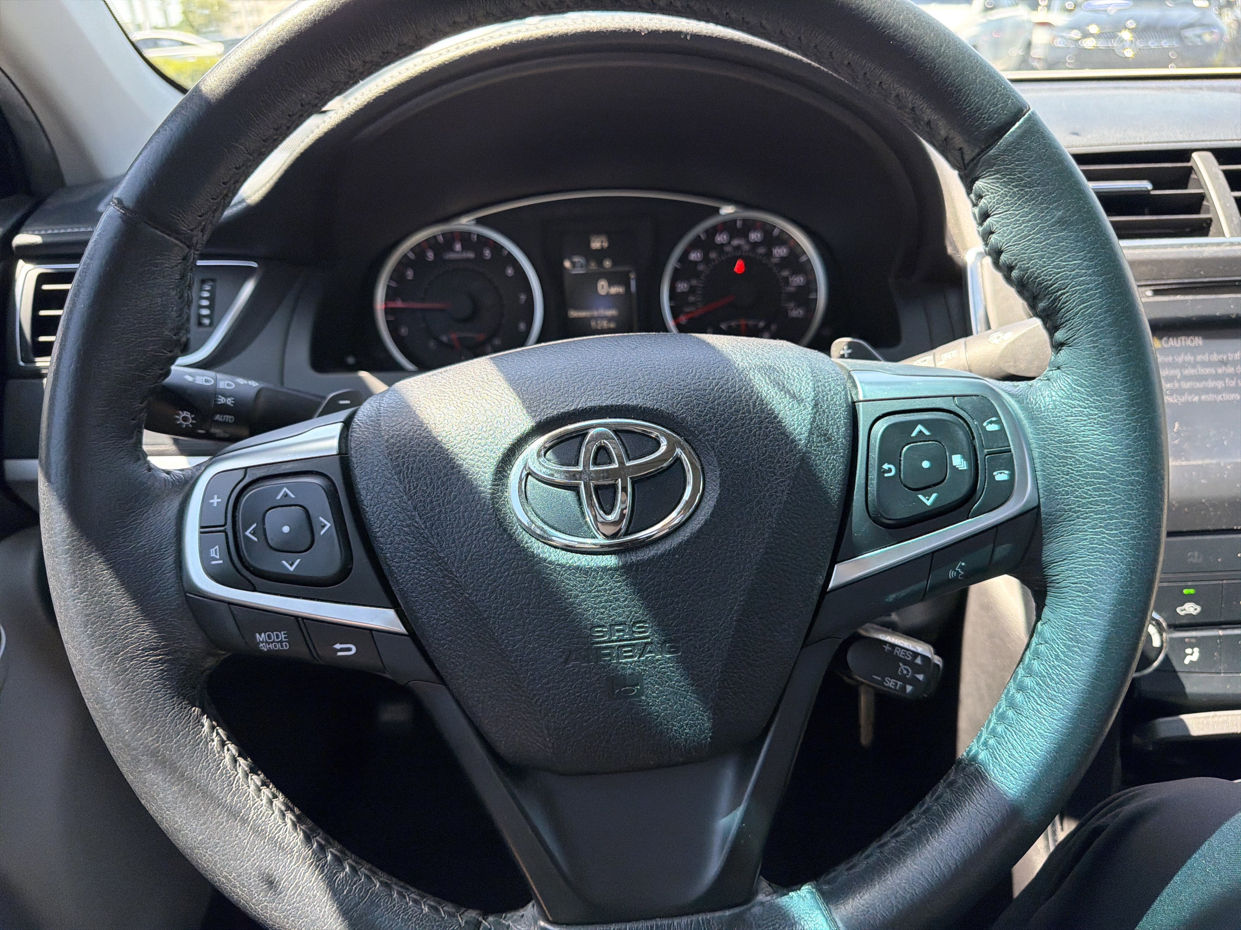 Used 2017 Toyota Camry SE w/ Moonroof Package FWD image 18