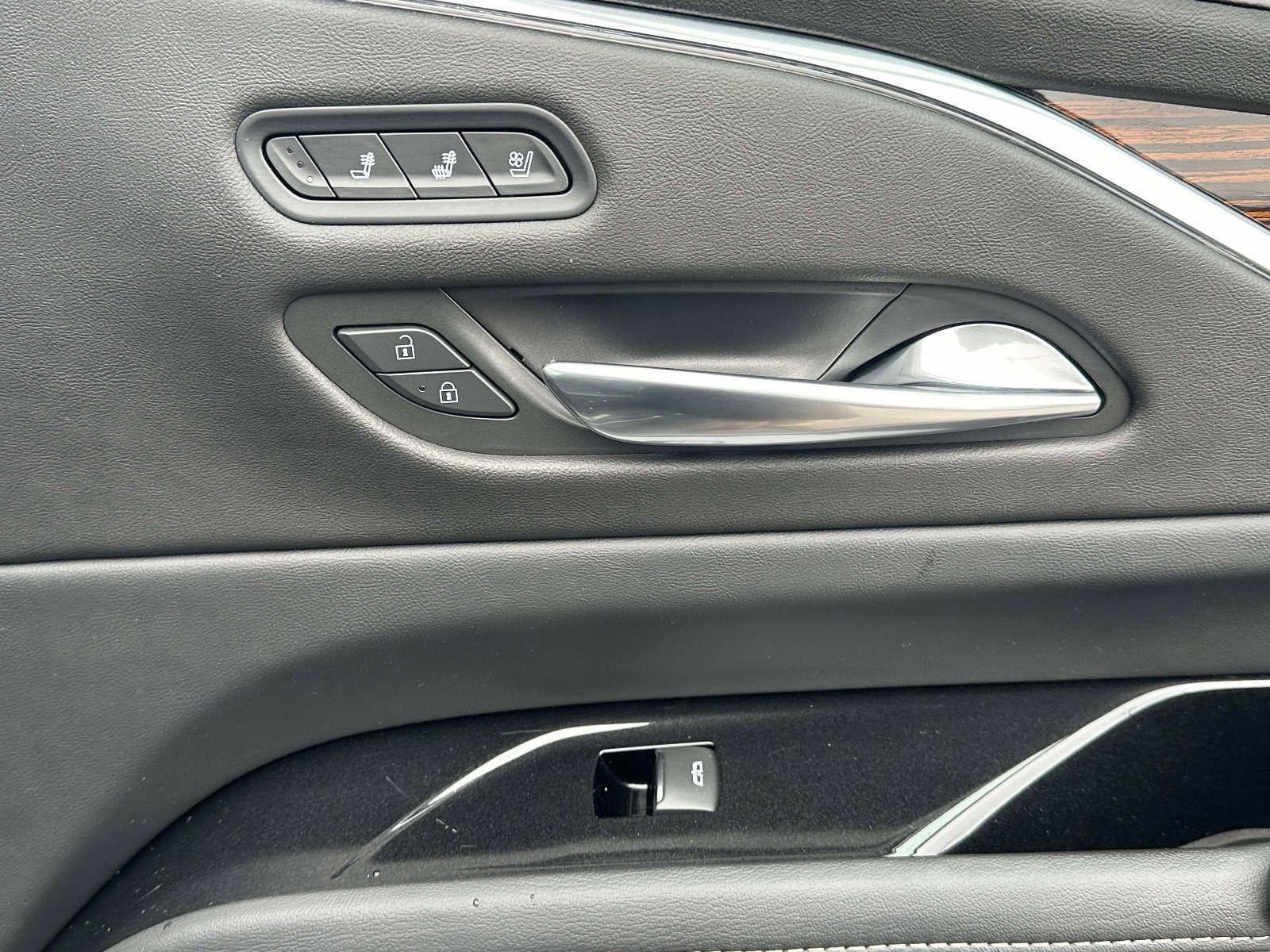 Used 2022 Cadillac Escalade Premium Luxury w/ LPO, Illumination Package image 27