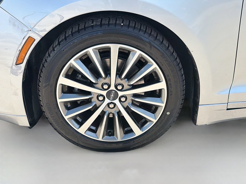 Used 2020 Lincoln MKZ FWD image 39