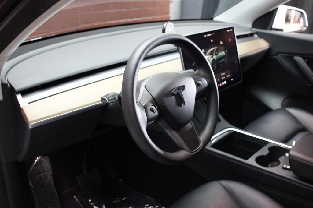Used 2022 Tesla Model Y Long Range AWD/4WD image 22