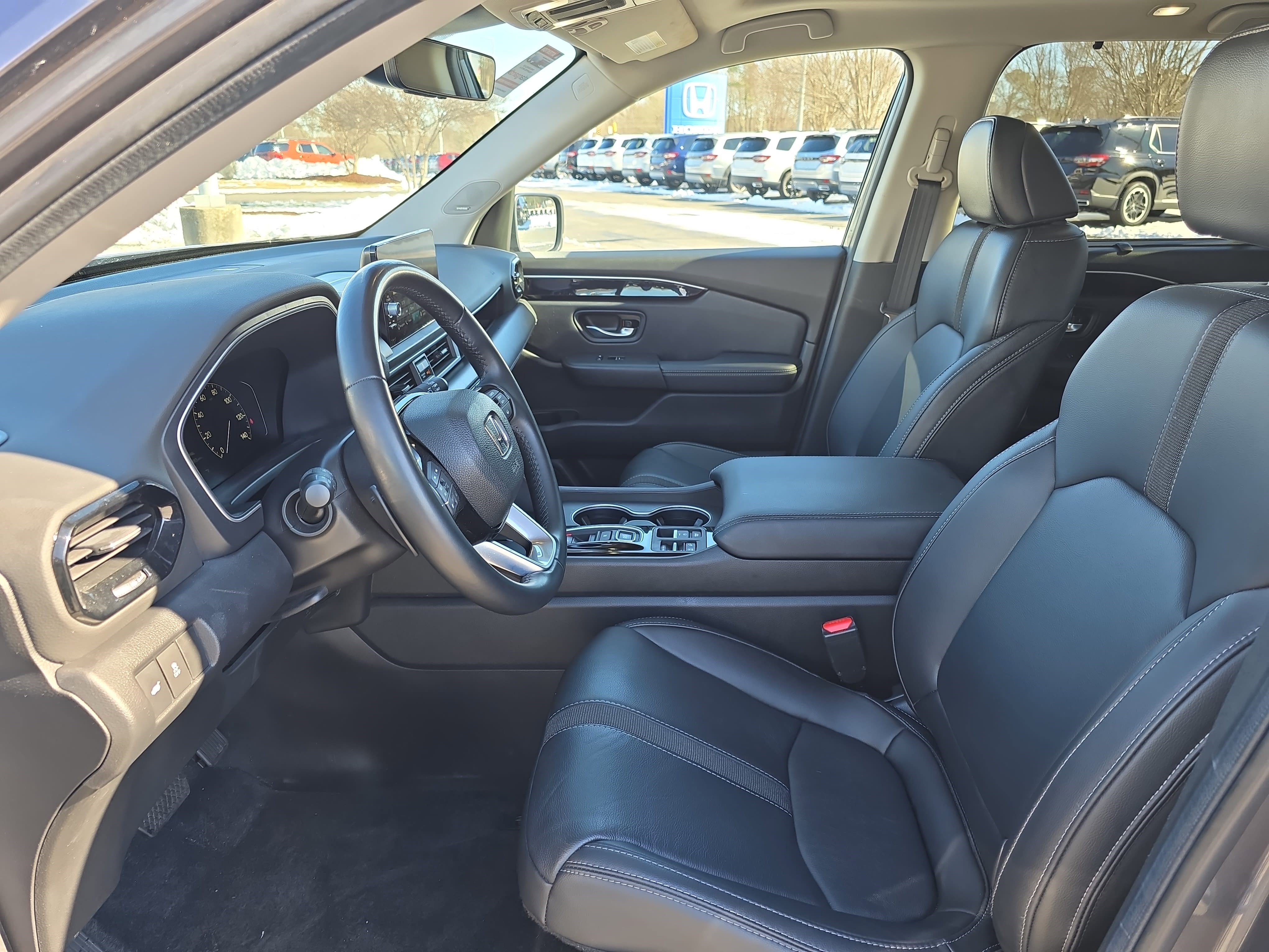 Used 2025 Honda Pilot Touring image 15