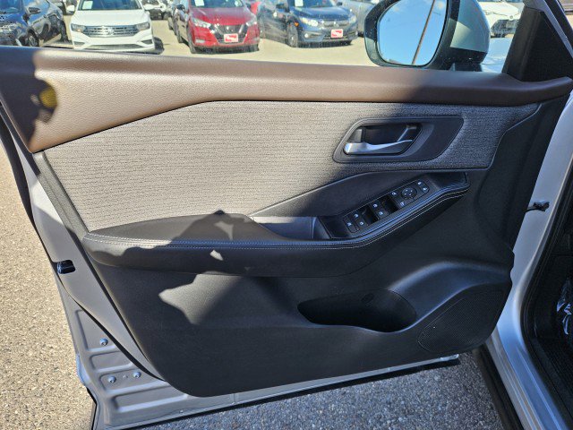 Used 2022 Nissan Rogue SV AWD/4WD image 9