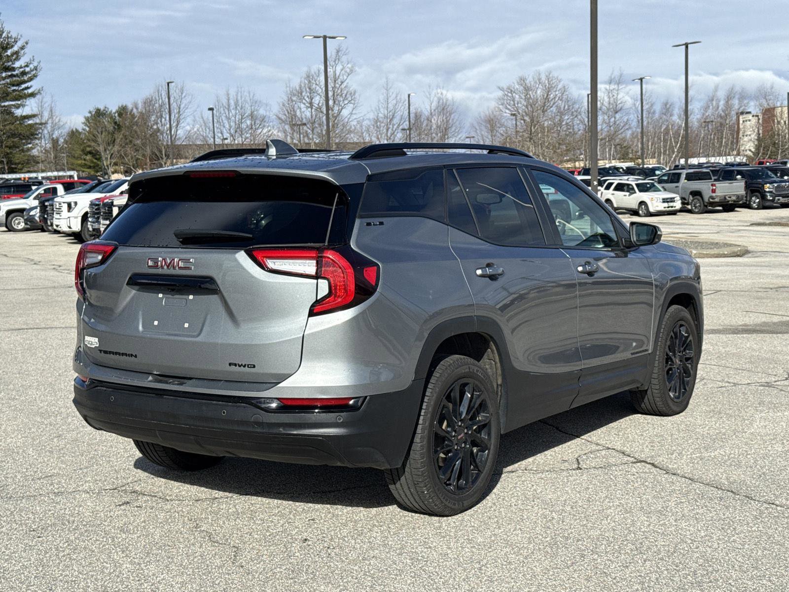 Used 2023 GMC Terrain SLE w/ Driver Convenience Package image 6