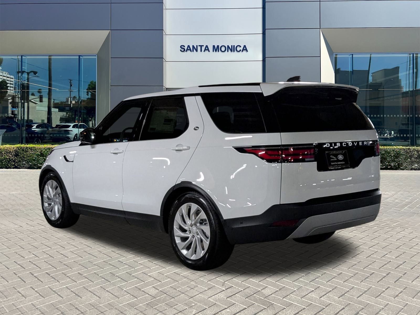 New 2025 Land Rover Discovery S image 9
