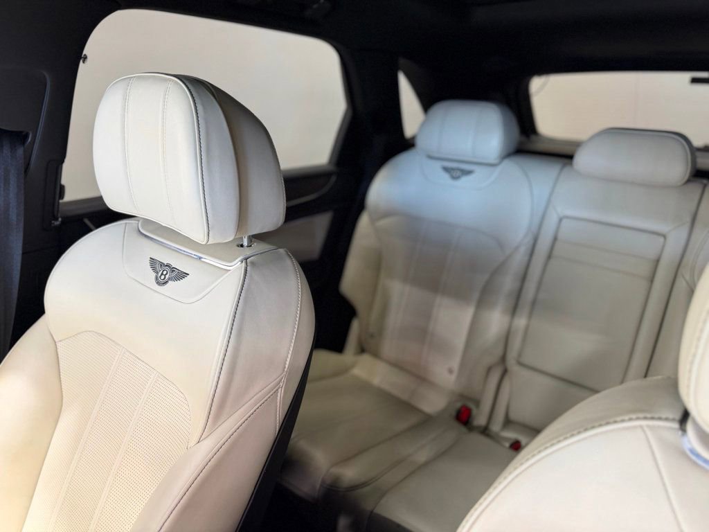 Used 2018 Bentley Bentayga Mulliner AWD/4WD image 20