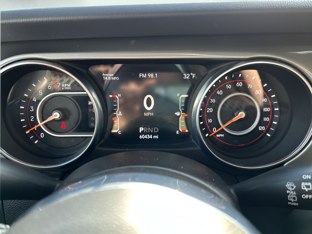 Used 2018 Jeep Wrangler Unlimited Sahara w/ Uconnect 4C Nav & Sound Group AWD/4WD image 15