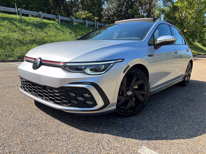 Used 2022 Volkswagen GTI SE FWD image 50