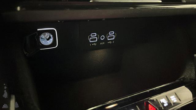 Used 2023 Jeep Wagoneer 4WD image 41