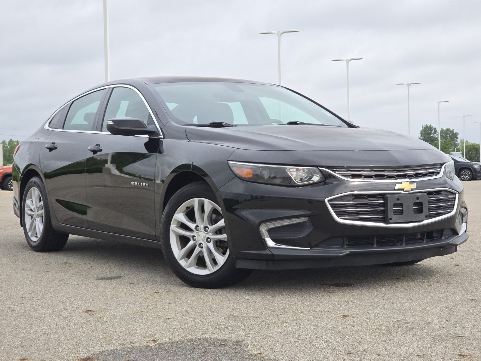 Used 2016 Chevrolet Malibu LT FWD image 2