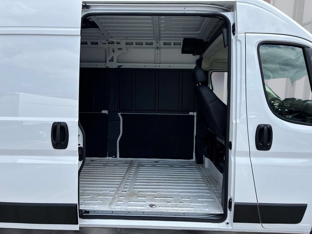 Used 2026 RAM ProMaster 2500 w/ Convenience Group FWD image 11