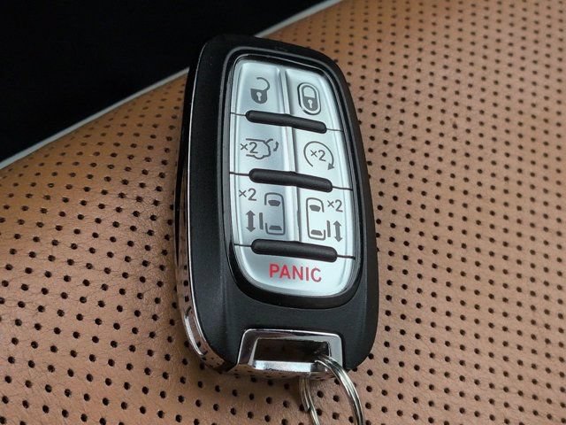Used 2021 Chrysler Pacifica Pinnacle AWD/4WD image 29
