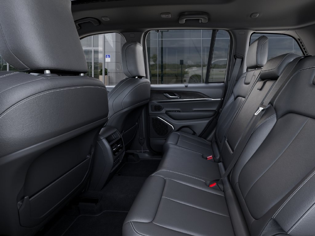 New 2026 Jeep Grand Cherokee Limited w/ Luxury Tech Group II AWD/4WD image 23