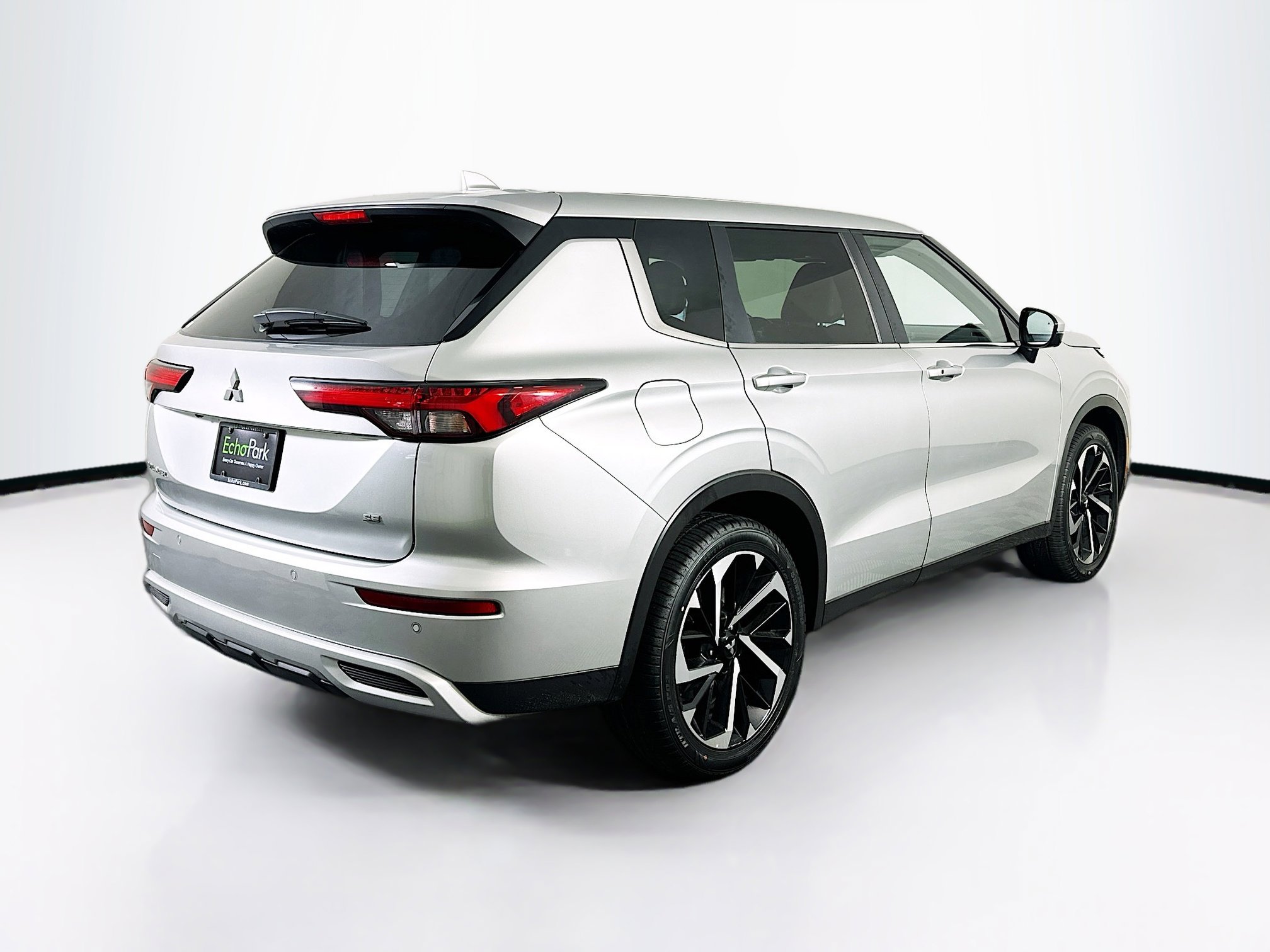 Used 2024 Mitsubishi Outlander SE image 9