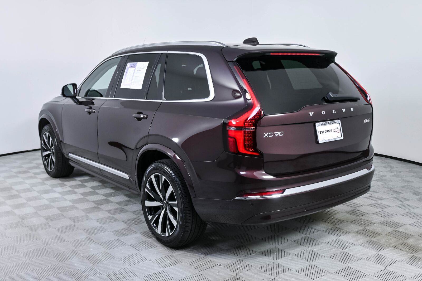Used 2025 Volvo XC90 B6 Core w/ Climate Package AWD/4WD image 3
