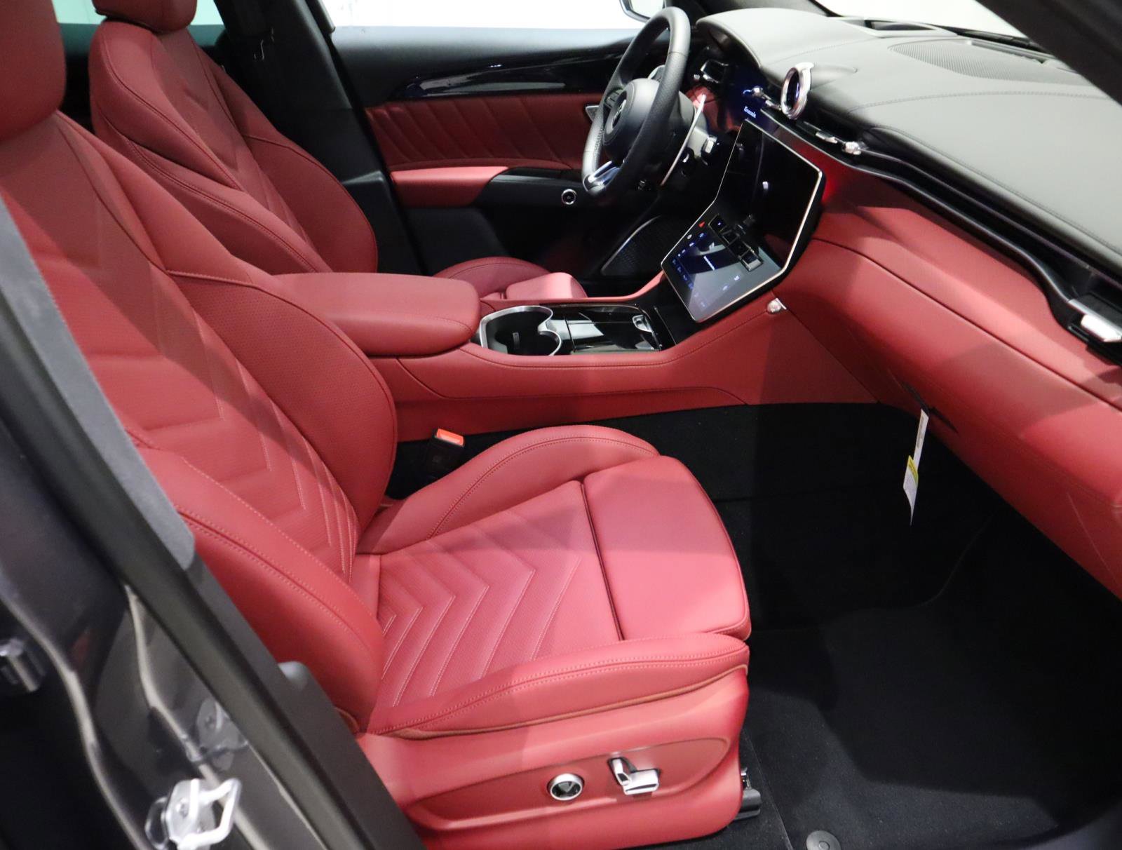 New 2025 Maserati Grecale Modena image 16