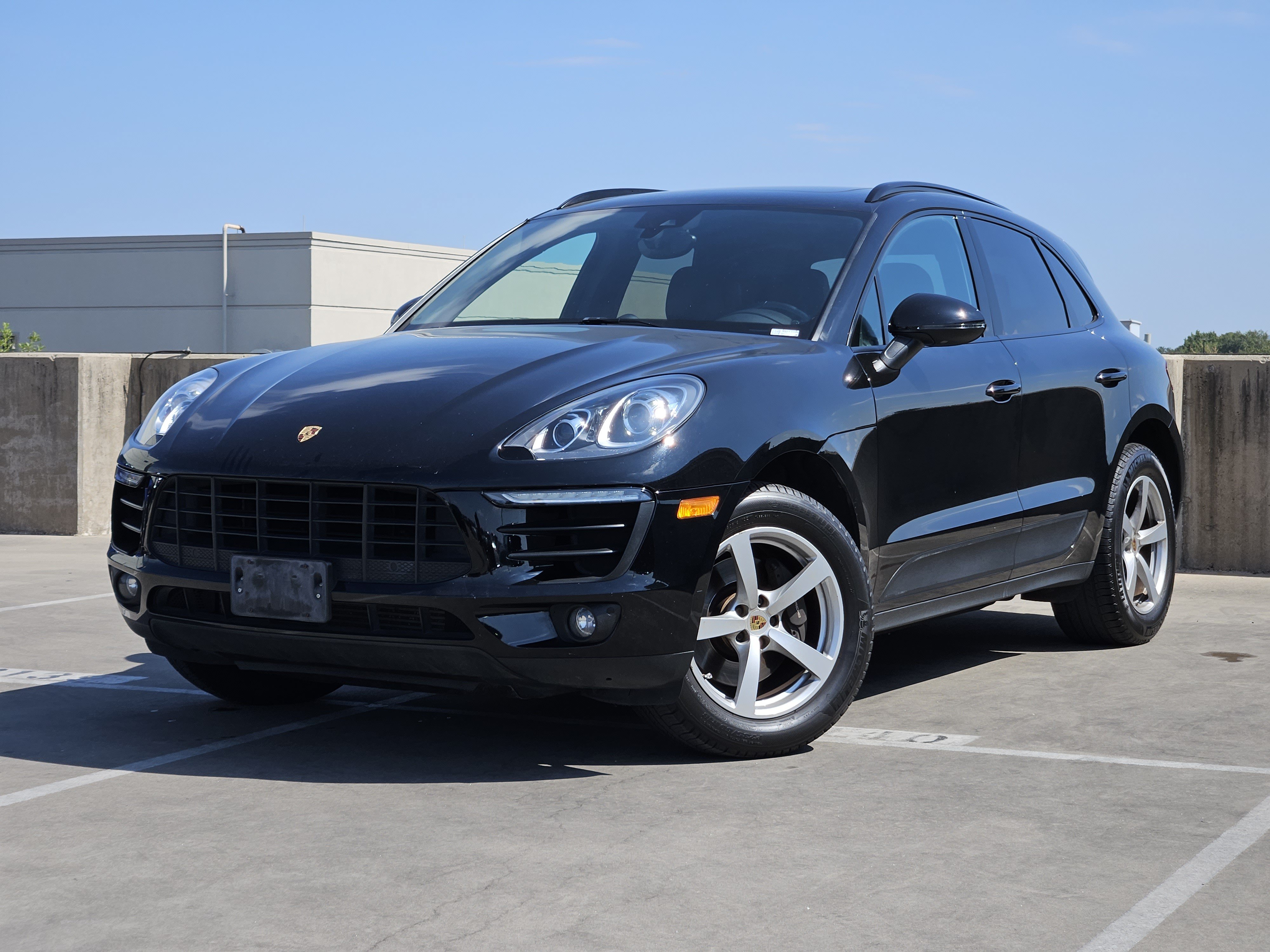 Certified 2017 Porsche Macan AWD/4WD image 1