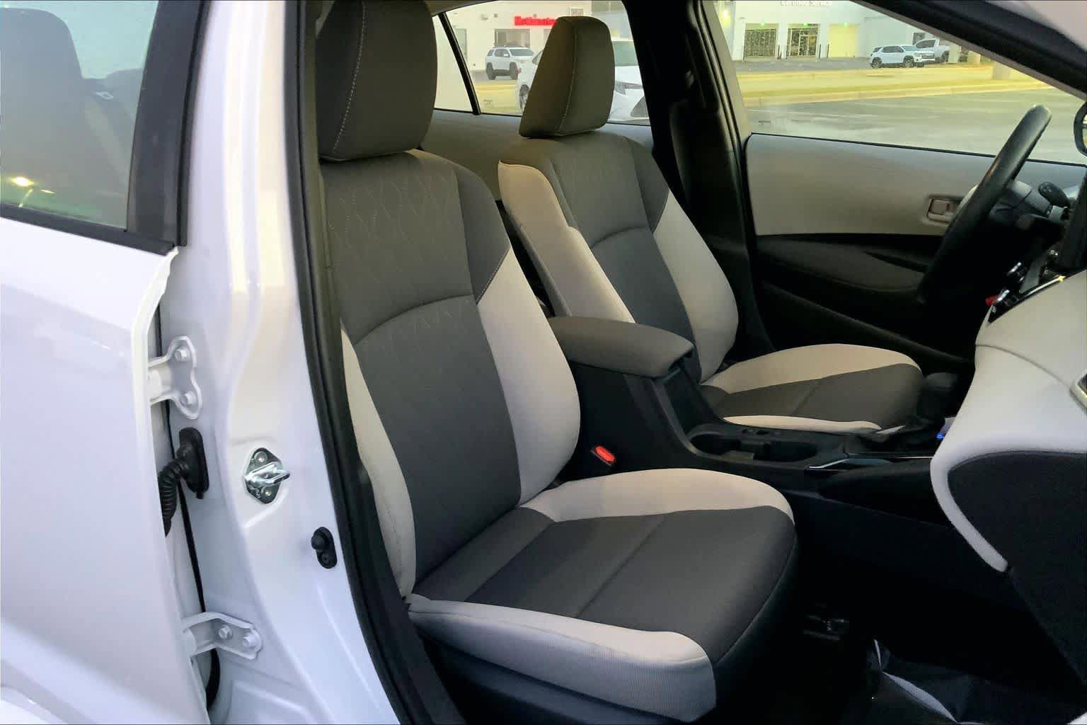 Used 2026 Toyota Corolla LE FWD image 9