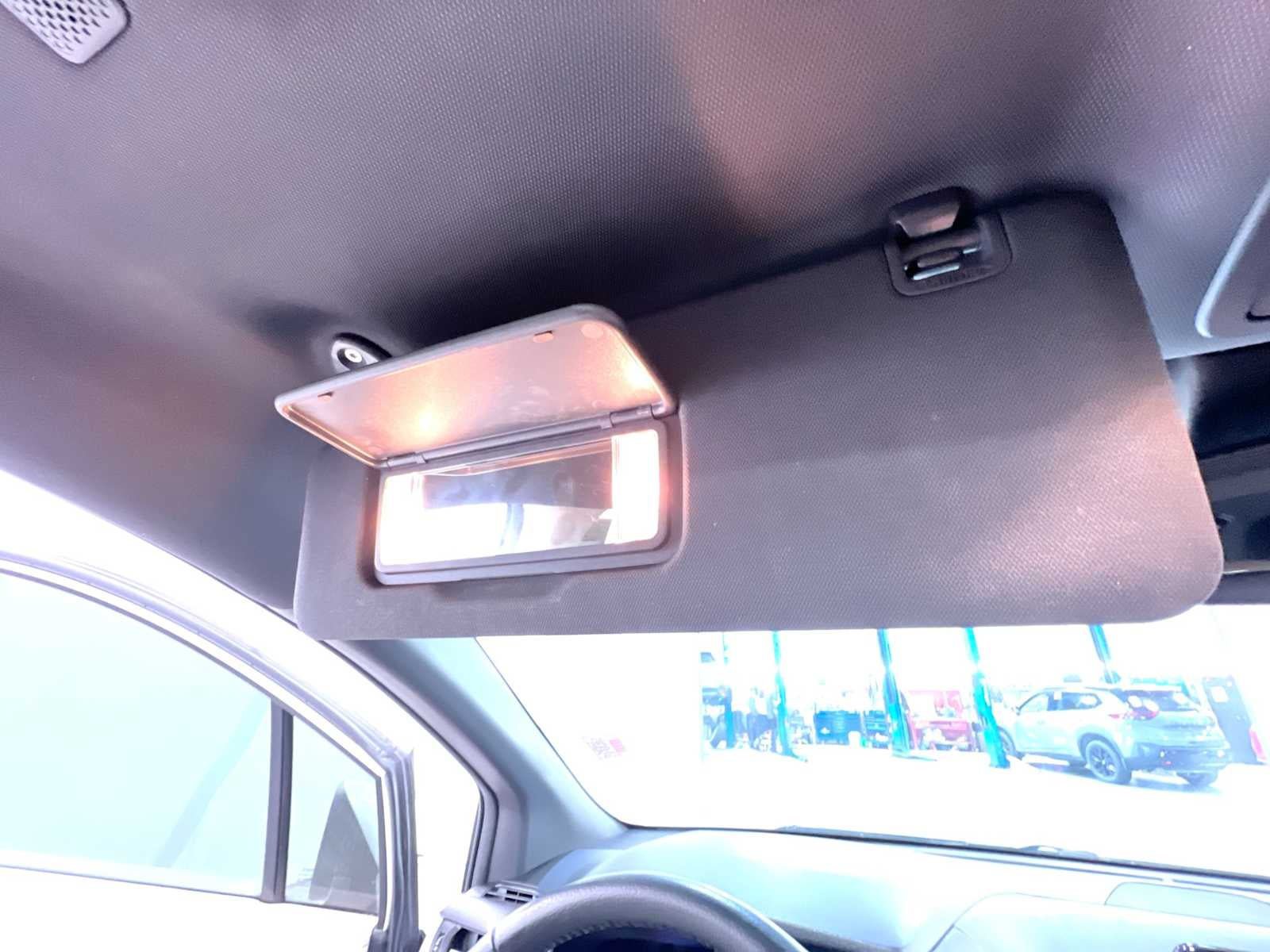Used 2024 Toyota Sienna XLE FWD image 33