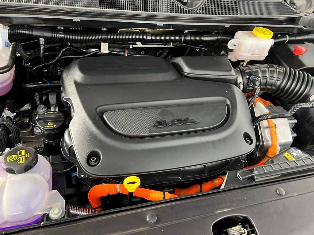 Used 2025 Chrysler Pacifica Select image 36