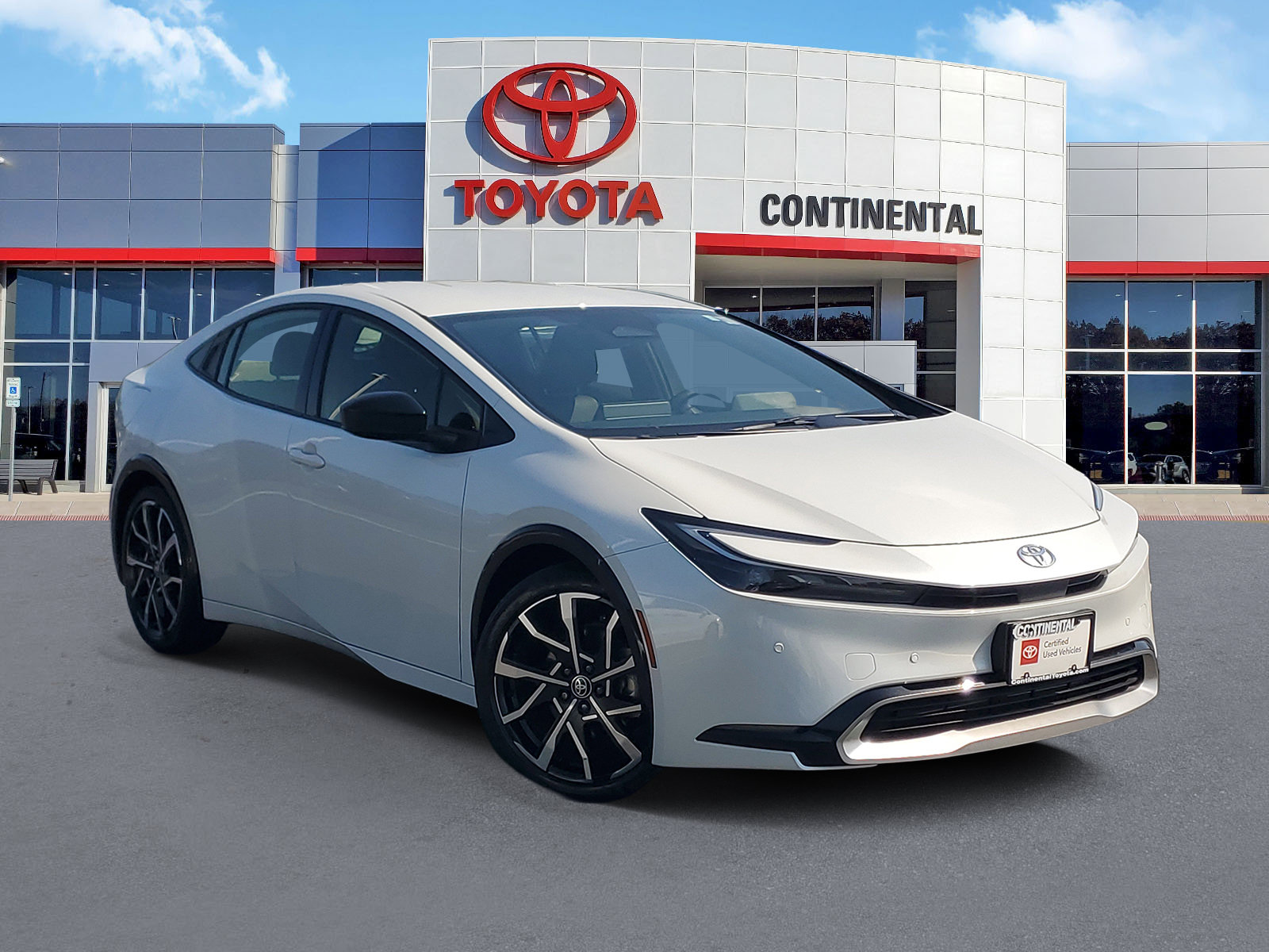 Certified 2024 Toyota Prius Prime FWD image 2