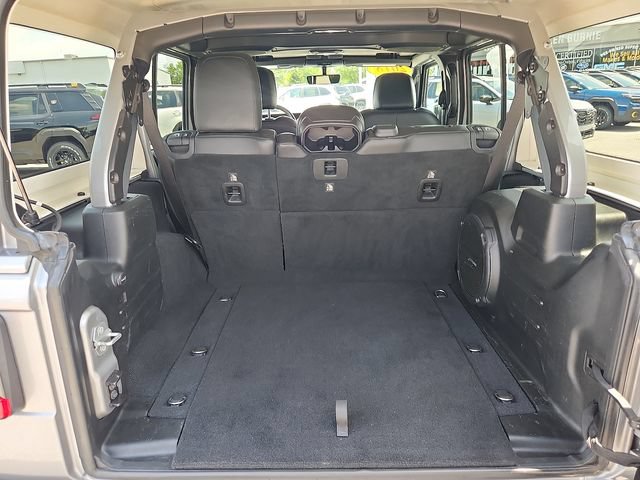 Used 2018 Jeep Wrangler Unlimited Sahara w/ Dual Top Group AWD/4WD image 29