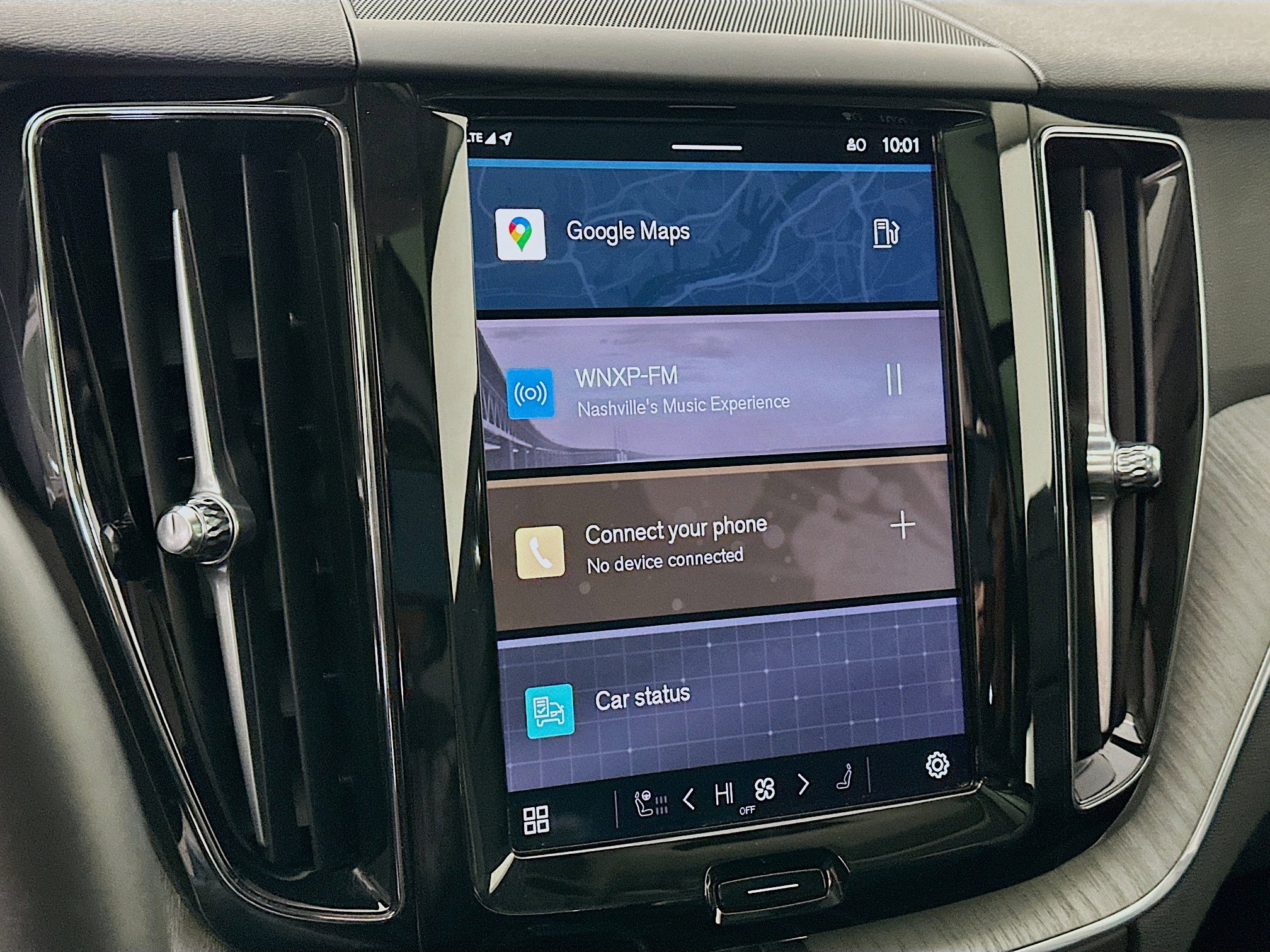 Used 2025 Volvo XC60 B5 Plus image 21