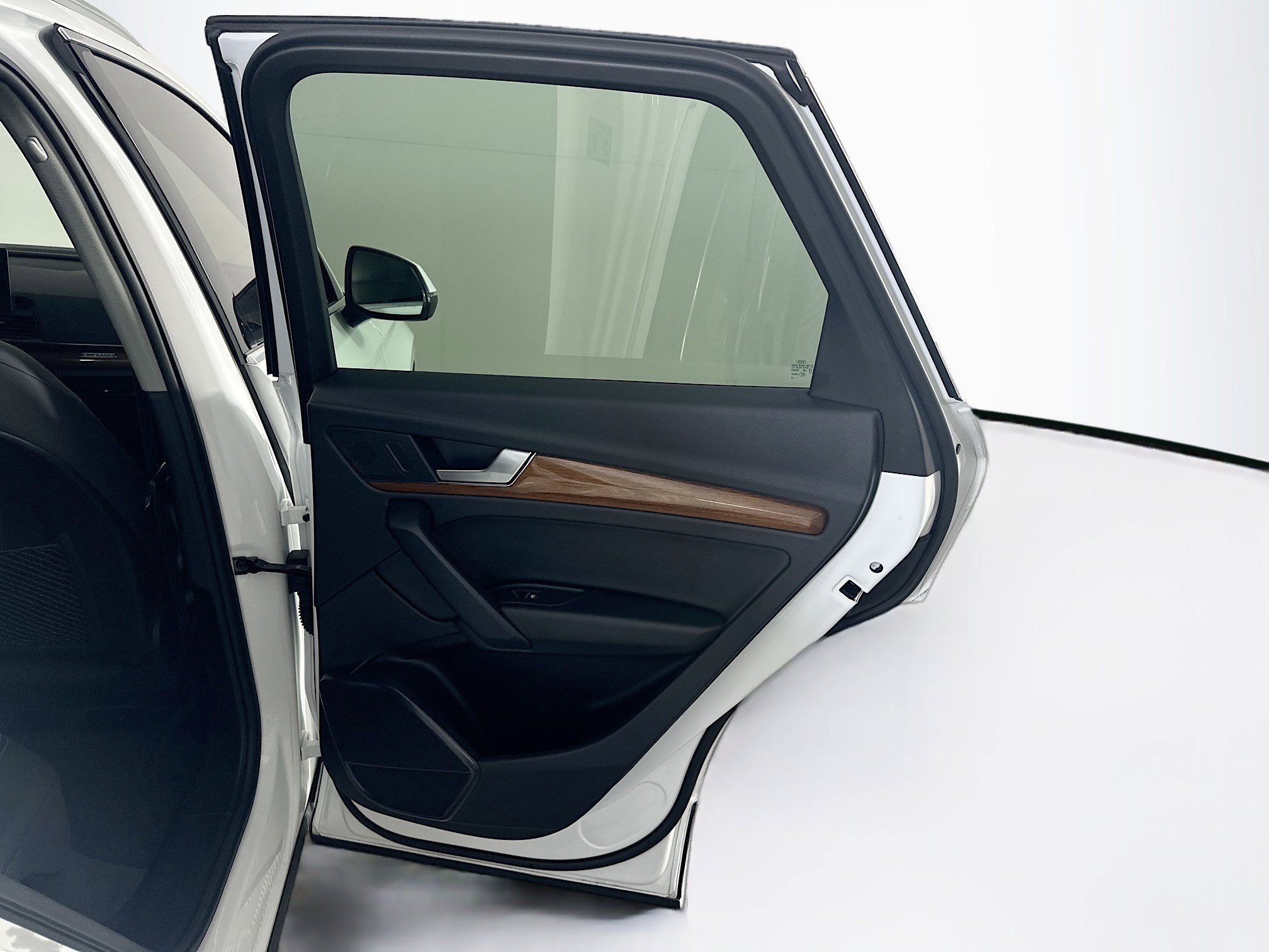 Used 2023 Audi Q5 2.0T Premium w/ Convenience Package image 32