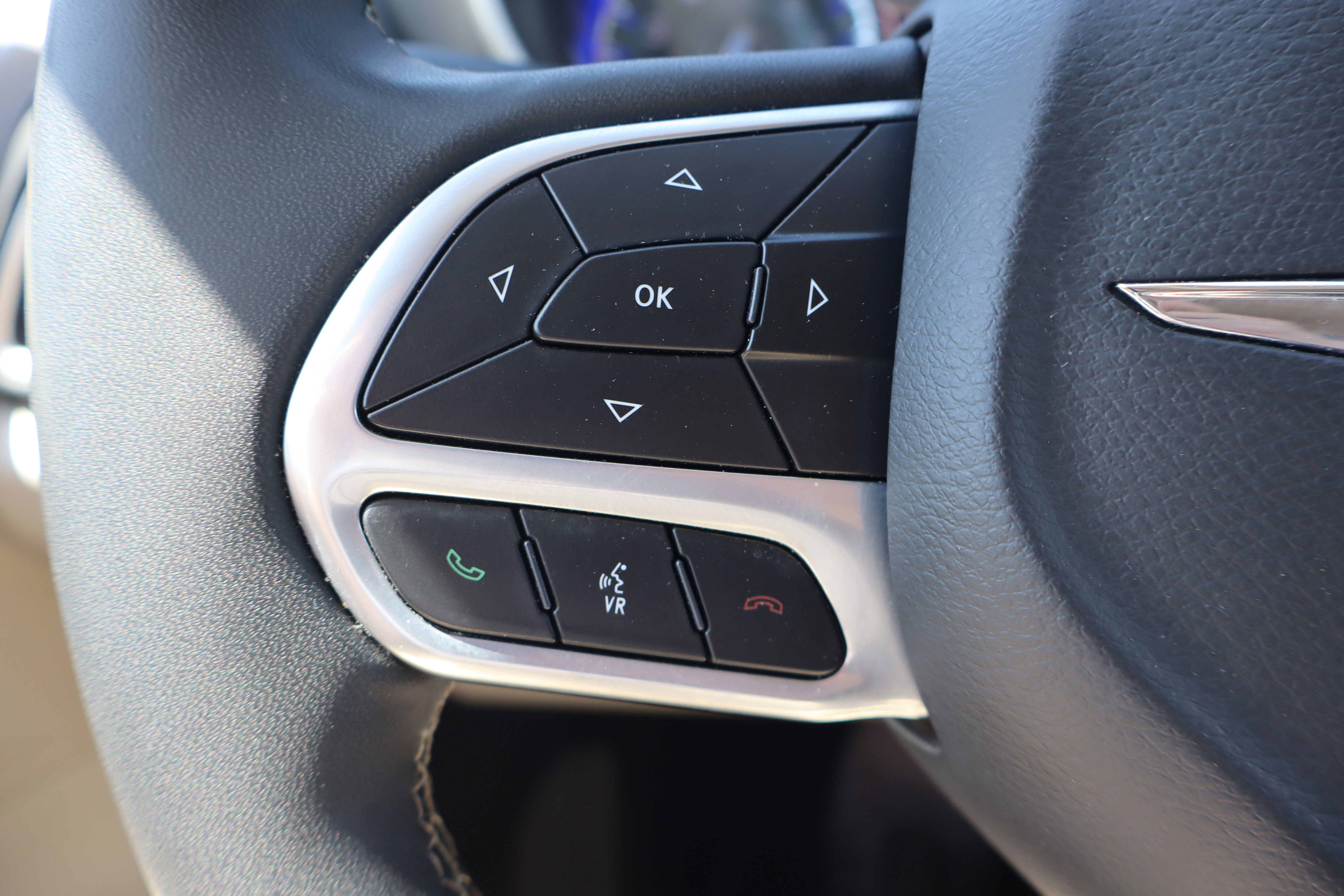 Used 2023 Chrysler Pacifica Touring-L FWD image 18