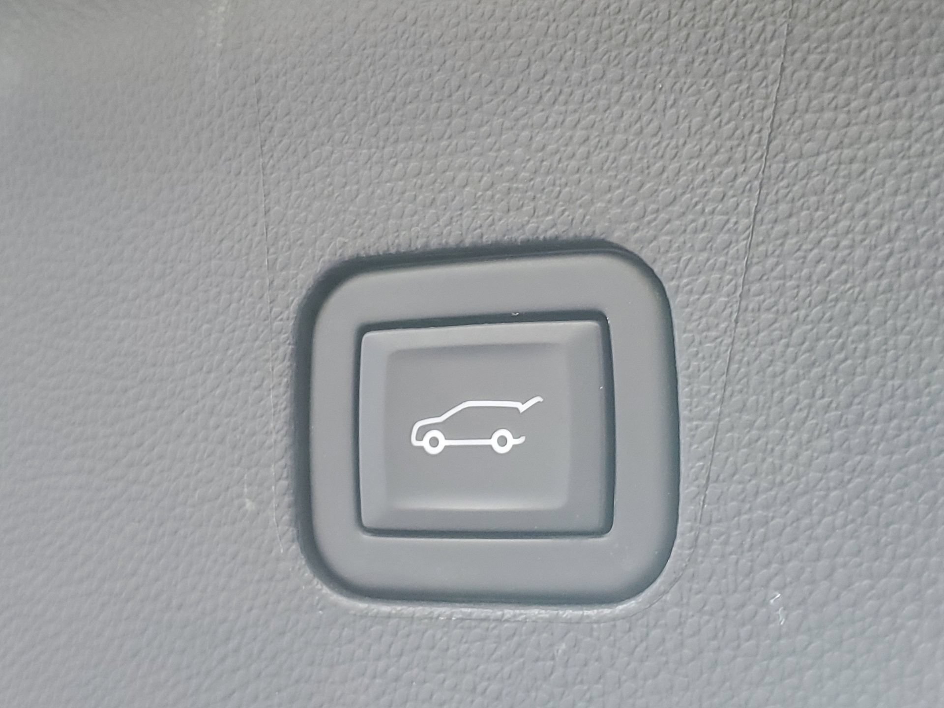 Used 2024 Buick Enclave Essence w/ Sport Touring Edition FWD image 9