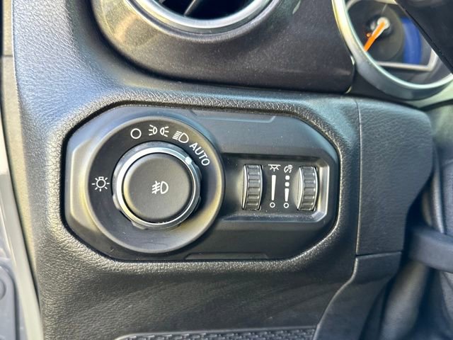 Used 2020 Jeep Wrangler Unlimited Sahara image 18